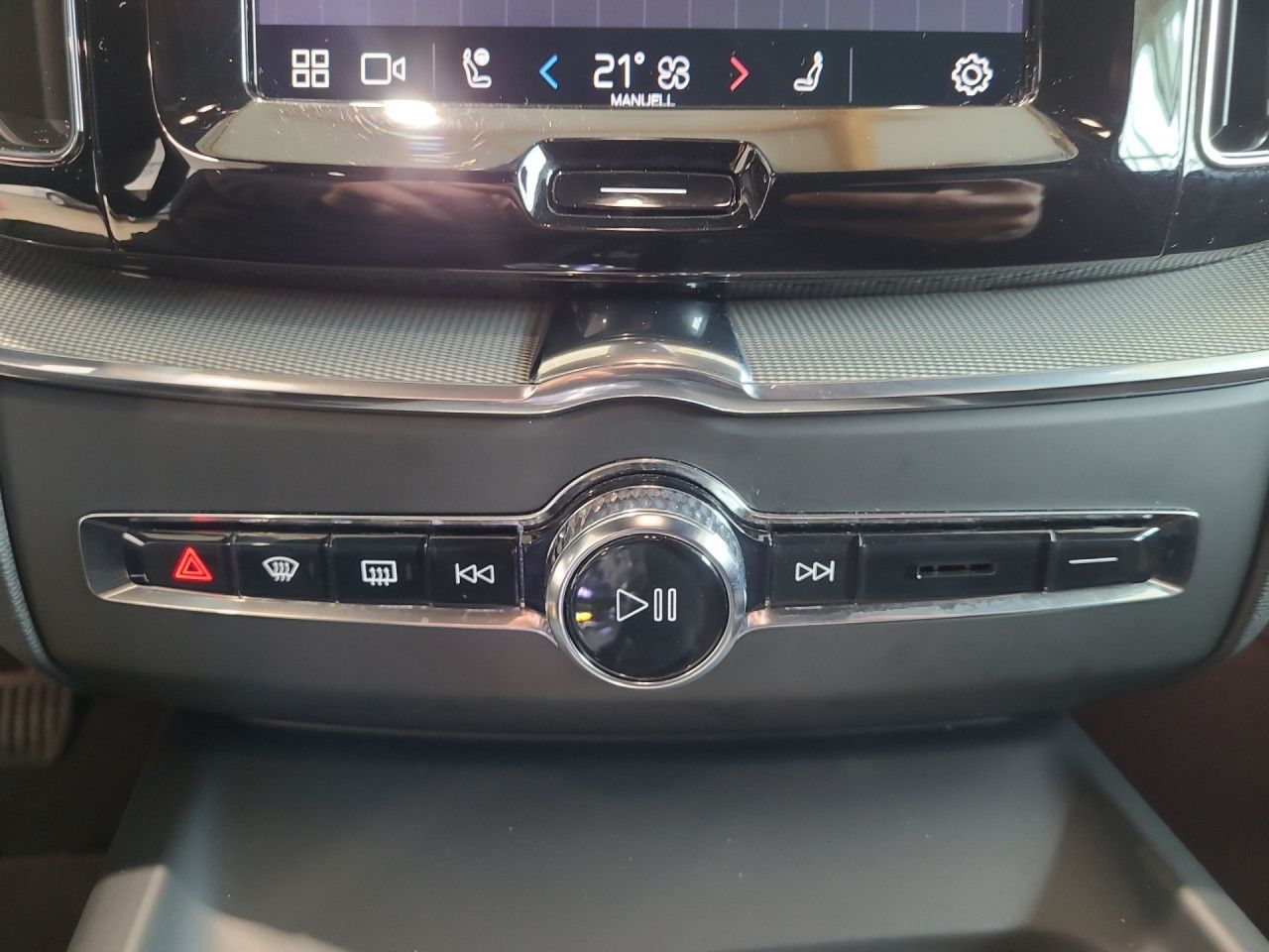 Volvo XC 60 Plus Dark AWD Bluetooth LED Klima