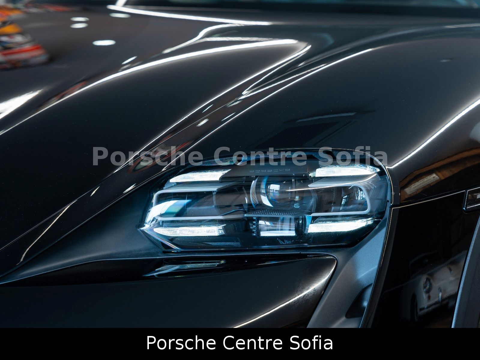 Porsche Taycan Cross Turismo 4