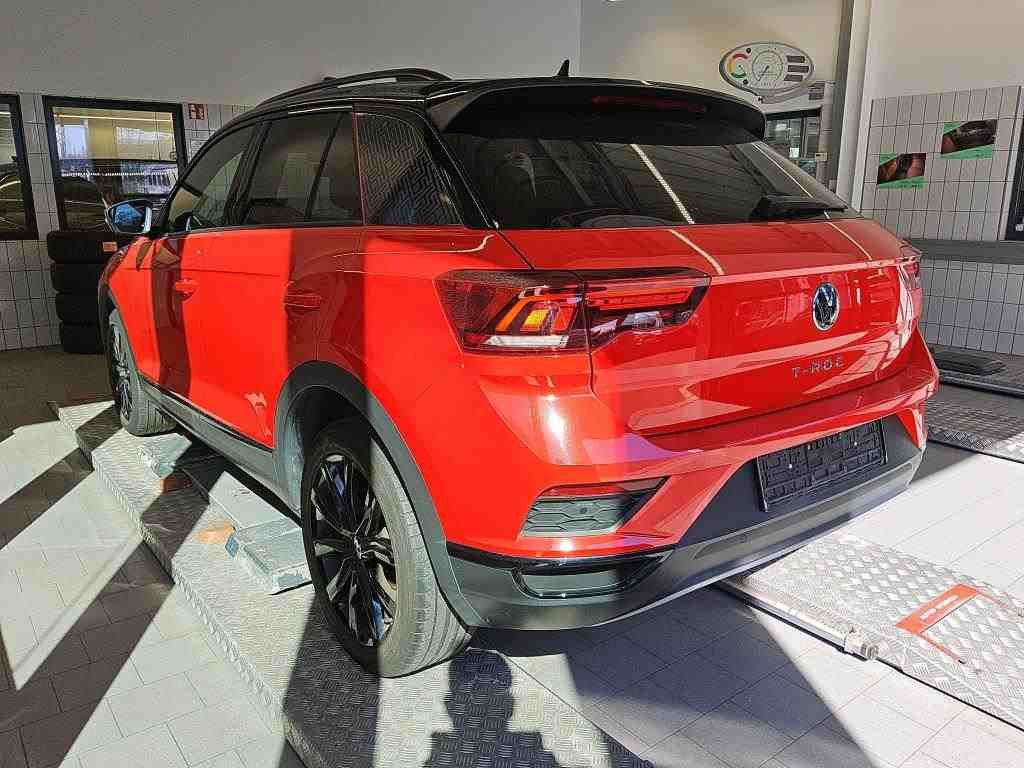 Volkswagen T-Roc 1.5 TSI BLACK STYLE - Samsaru's Car Outlet