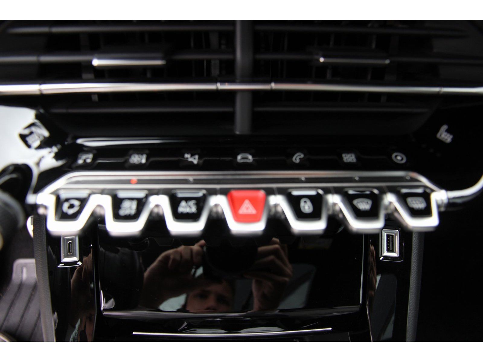 Peugeot 208 e-GT - Samsaru's Car Outlet