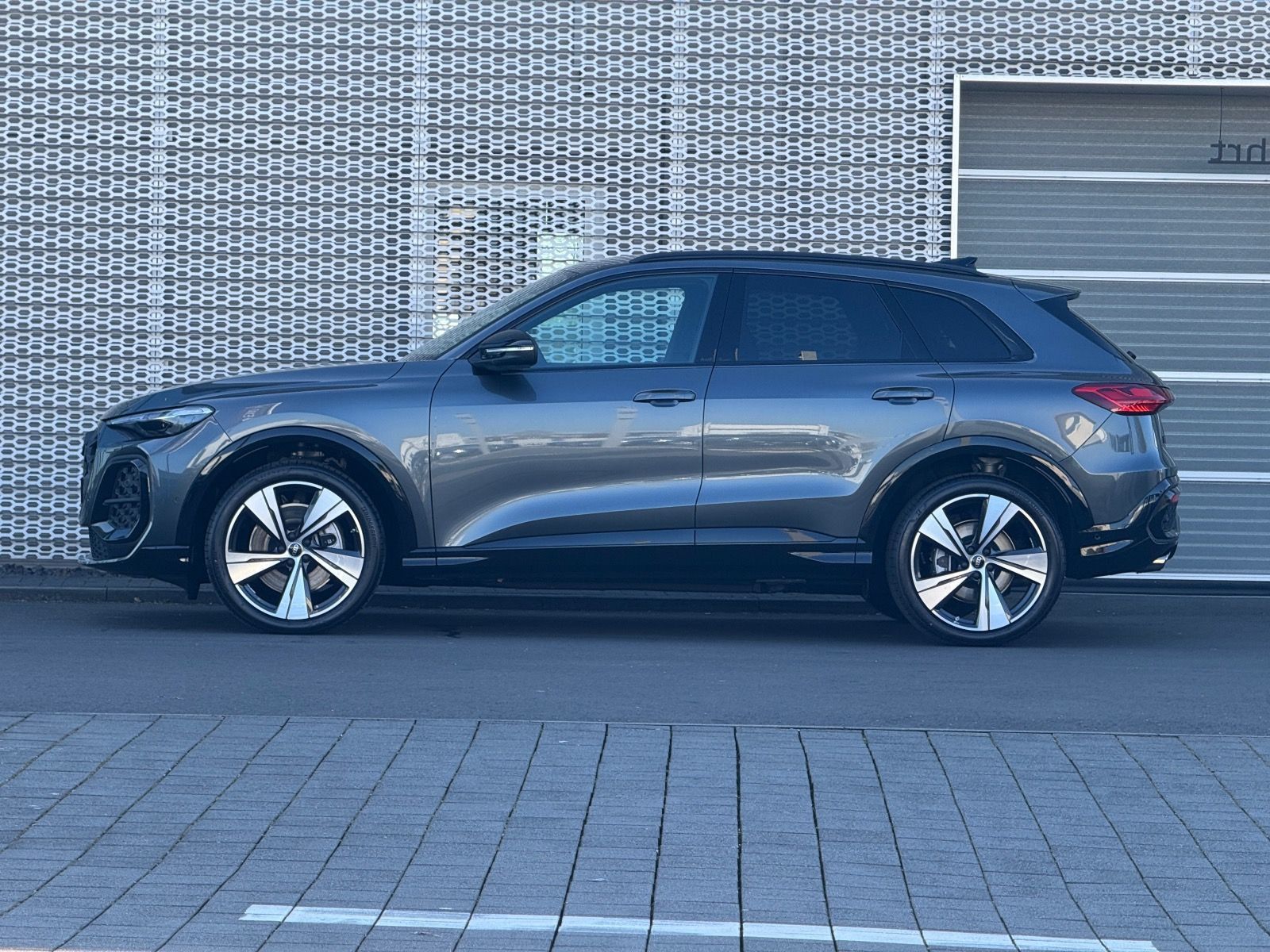 Audi Q5 TDI quattro SLINE - Samsaru's Car Outlet