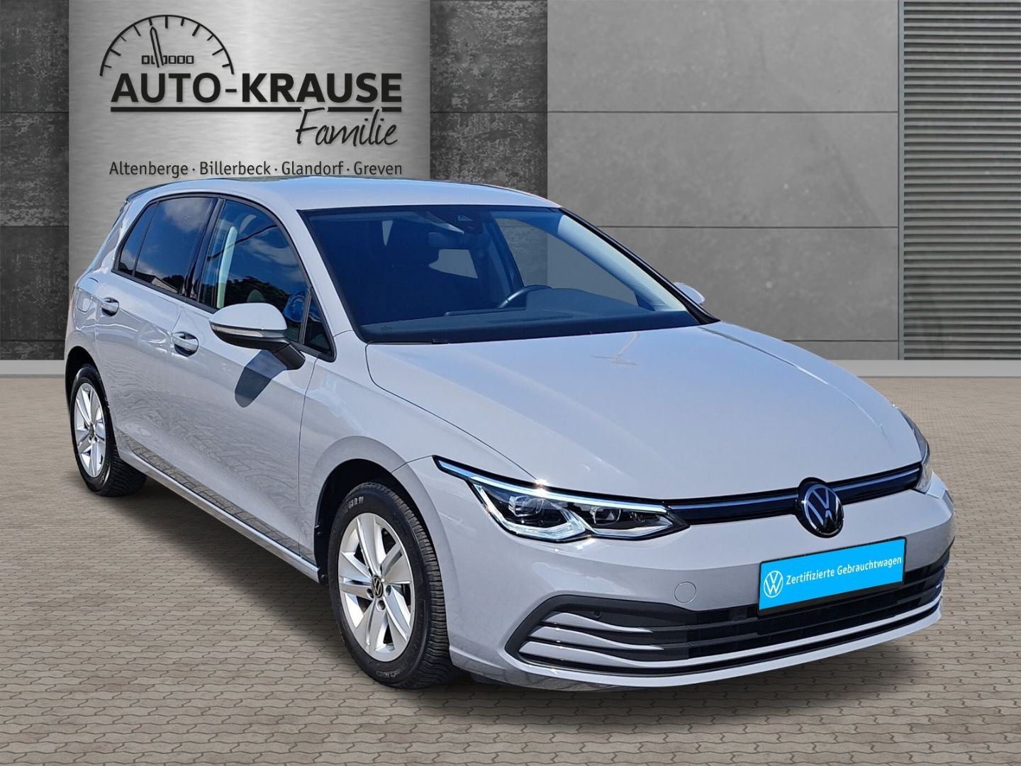 Volkswagen Golf VIII 1.5 TSI Life - Samsaru's Car Outlet