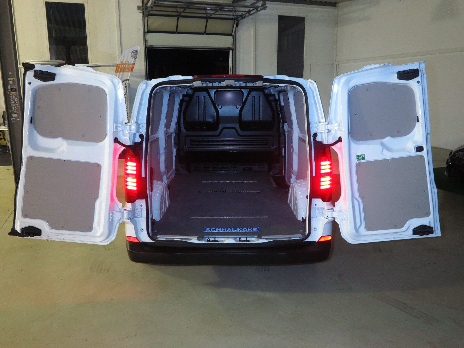 Volkswagen T7 Transporter Kasten TDI2.0 SCR Lang 3Si FlüTür