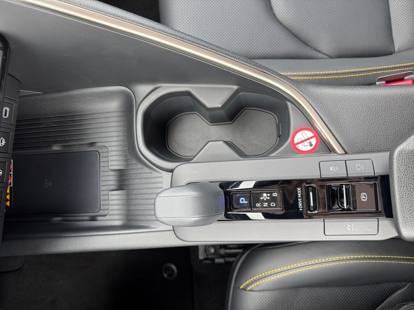 Toyota C-HR 2.0 Hybrid Lounge - Samsaru's Car Outlet