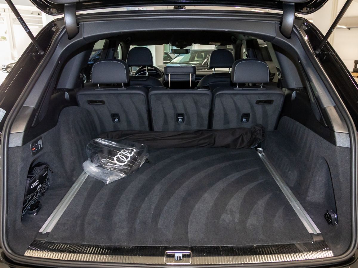 Audi Q7 SUV TFSI e S line 55 TFSI e quattro tiptronic
