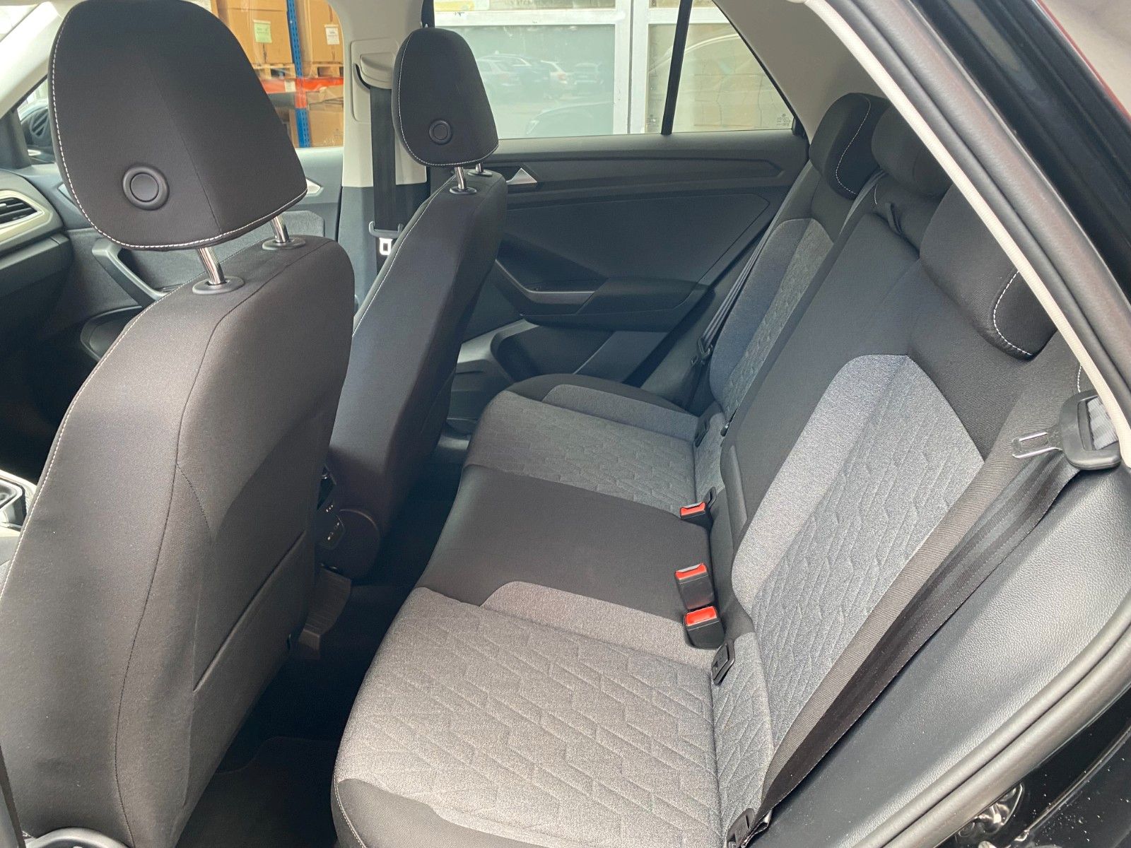 Volkswagen T-Roc Move - Samsaru's Car Outlet