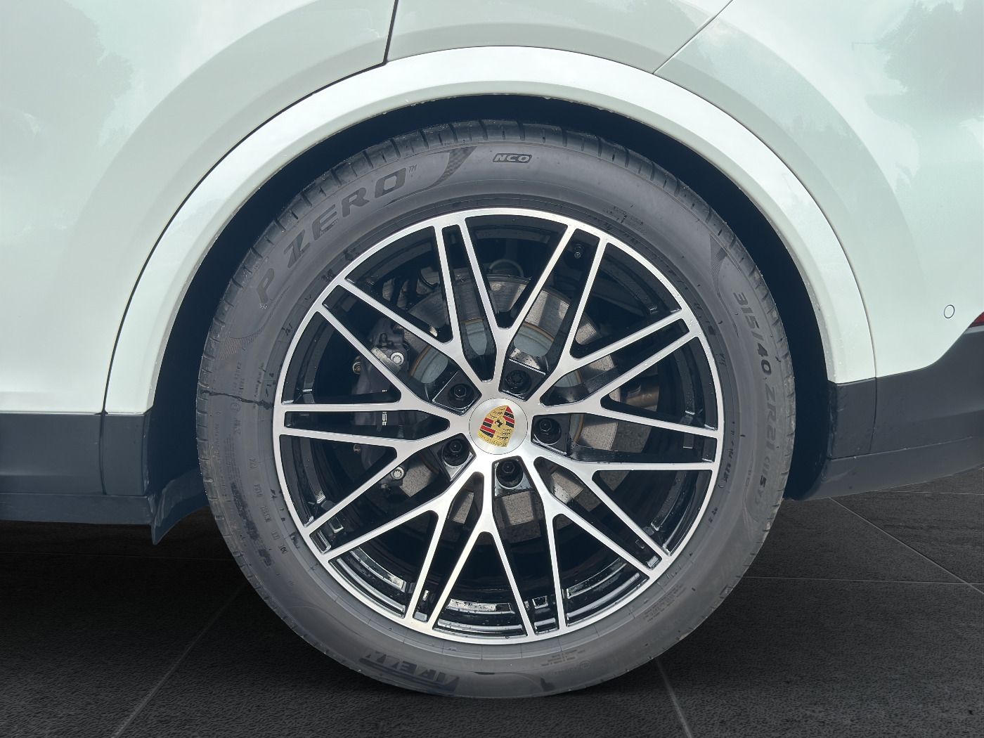 Porsche Cayenne E-Hybrid Coupe | Surround View |