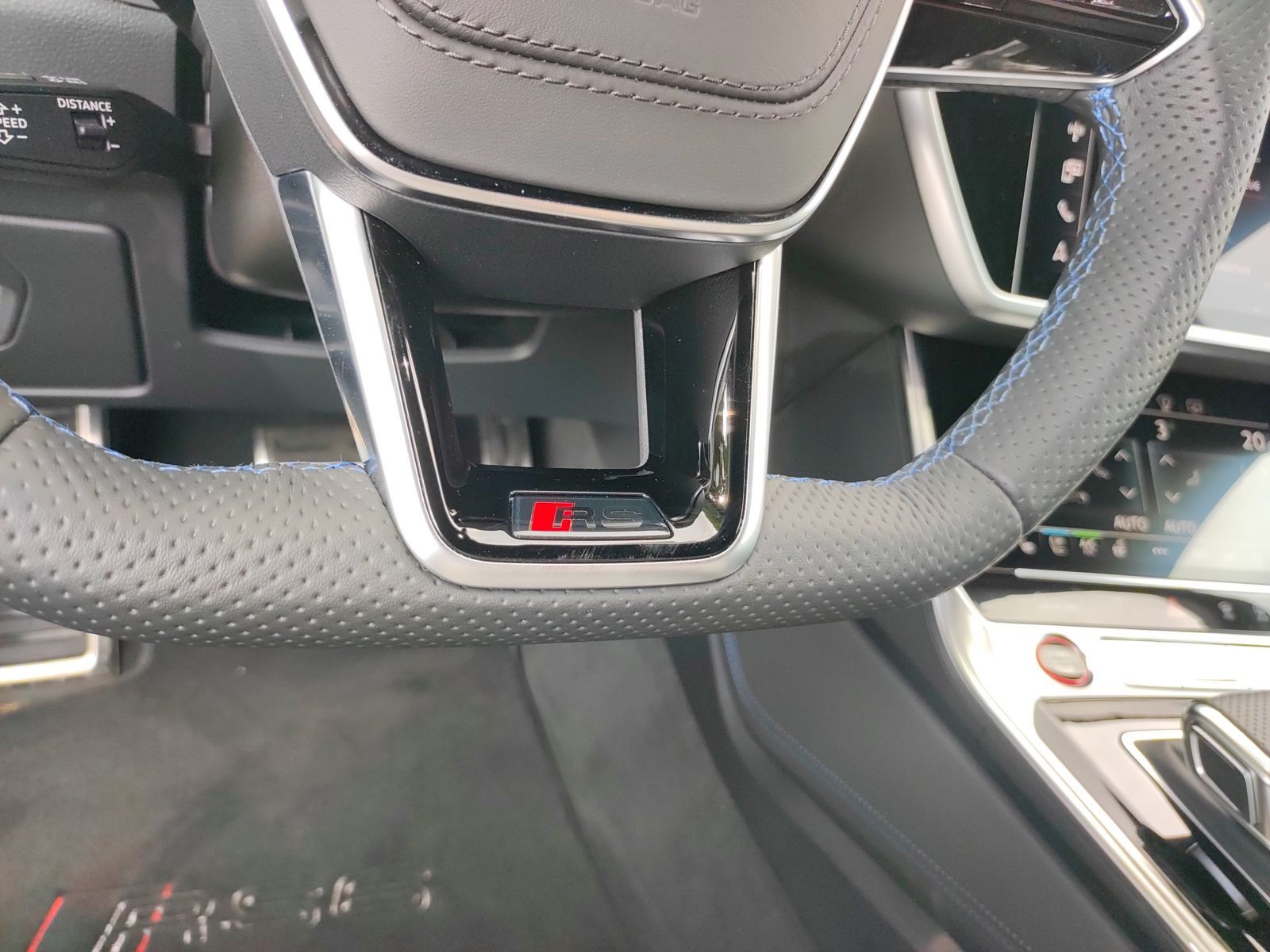 Audi RS6 Avant performance *PANO*StdHz*HD-MATRIX*B&O*