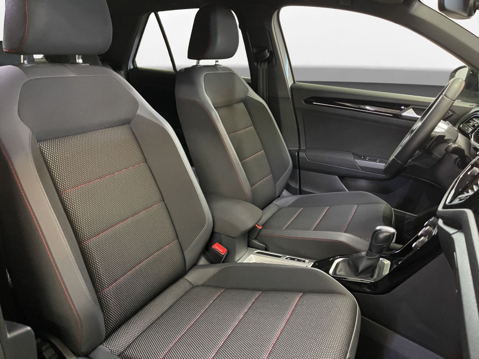 Volkswagen T-Roc 1.5 TSI Sport - Samsaru's Car Outlet