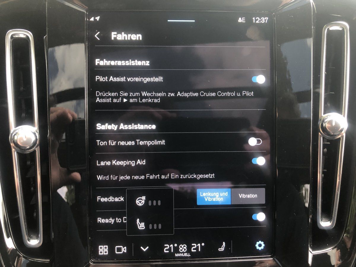 Volvo XC40 B4 Plus Dark - Samsaru's Car Outlet