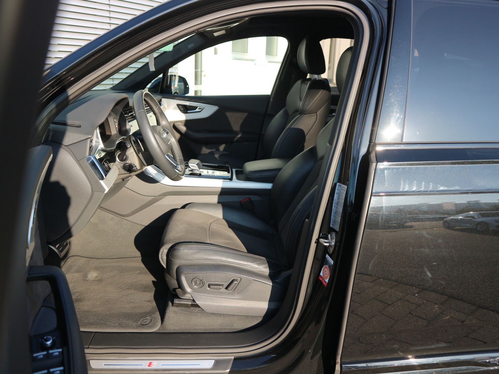 Audi Q7 S line 55 TFSI quattro 7-SITZER*AHK*PANO*STHZ