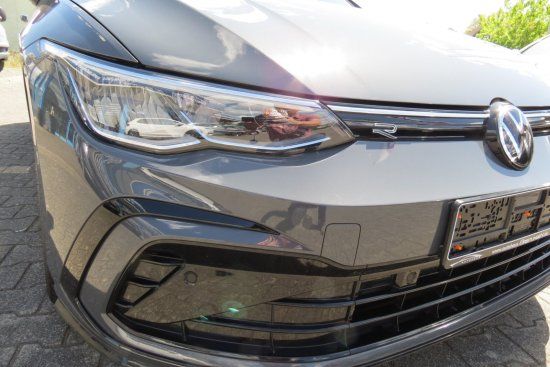 Volkswagen Golf VIII 2.0 TDI R-Line - Samsaru's Car Outlet