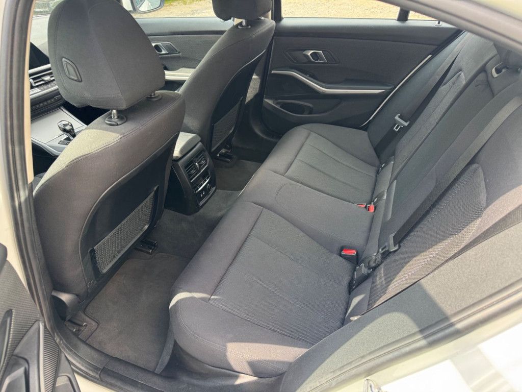 BMW 330e Aut. Advantage - Samsaru's Car Outlet