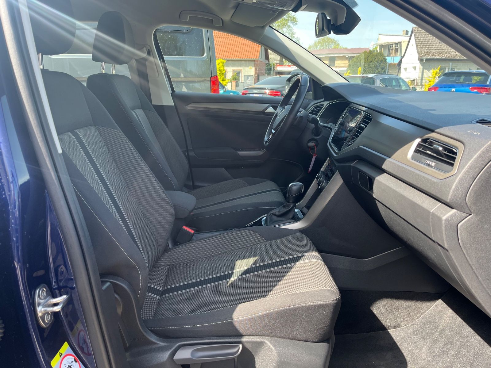 Volkswagen T-Roc 1.5 TSI Style - Samsaru's Car Outlet