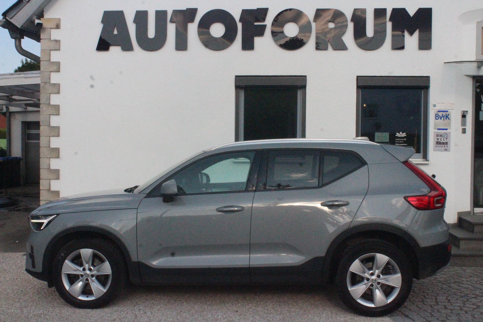 Volvo XC40 Core B3 - Samsaru's Car Outlet