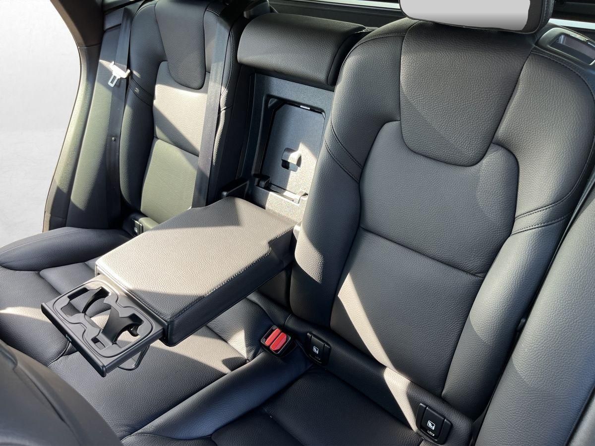 Volvo XC60 2.0 Diesel Momentum Pro AWD - Samsaru's Car Outlet