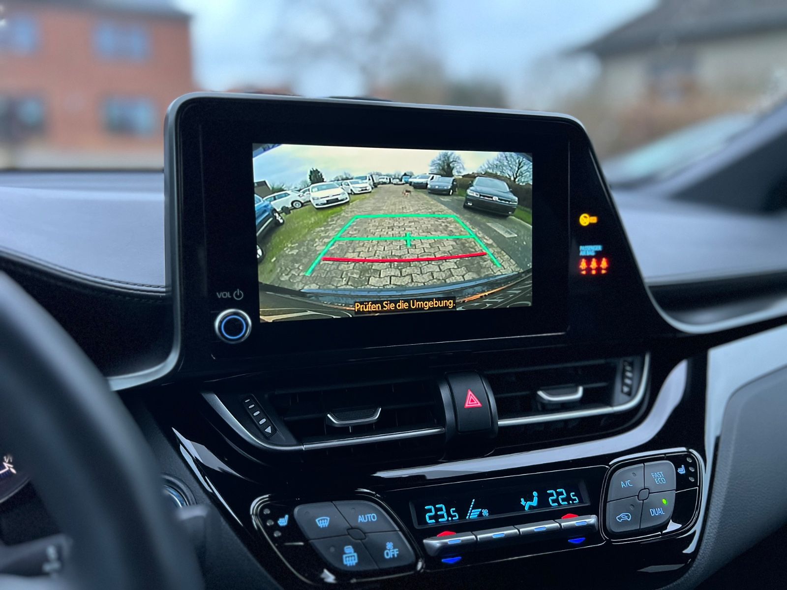 Toyota C-HR 2.0 Hybrid - Samsaru's Car Outlet