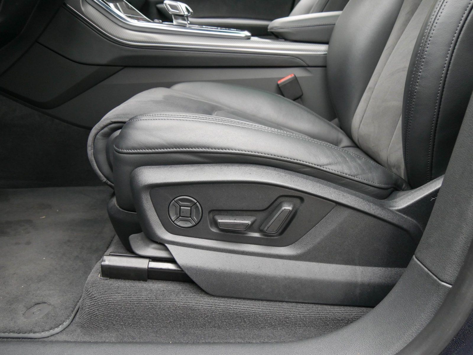 Audi RS Q8 HD-Matrix Pano B&O STHZG Luft