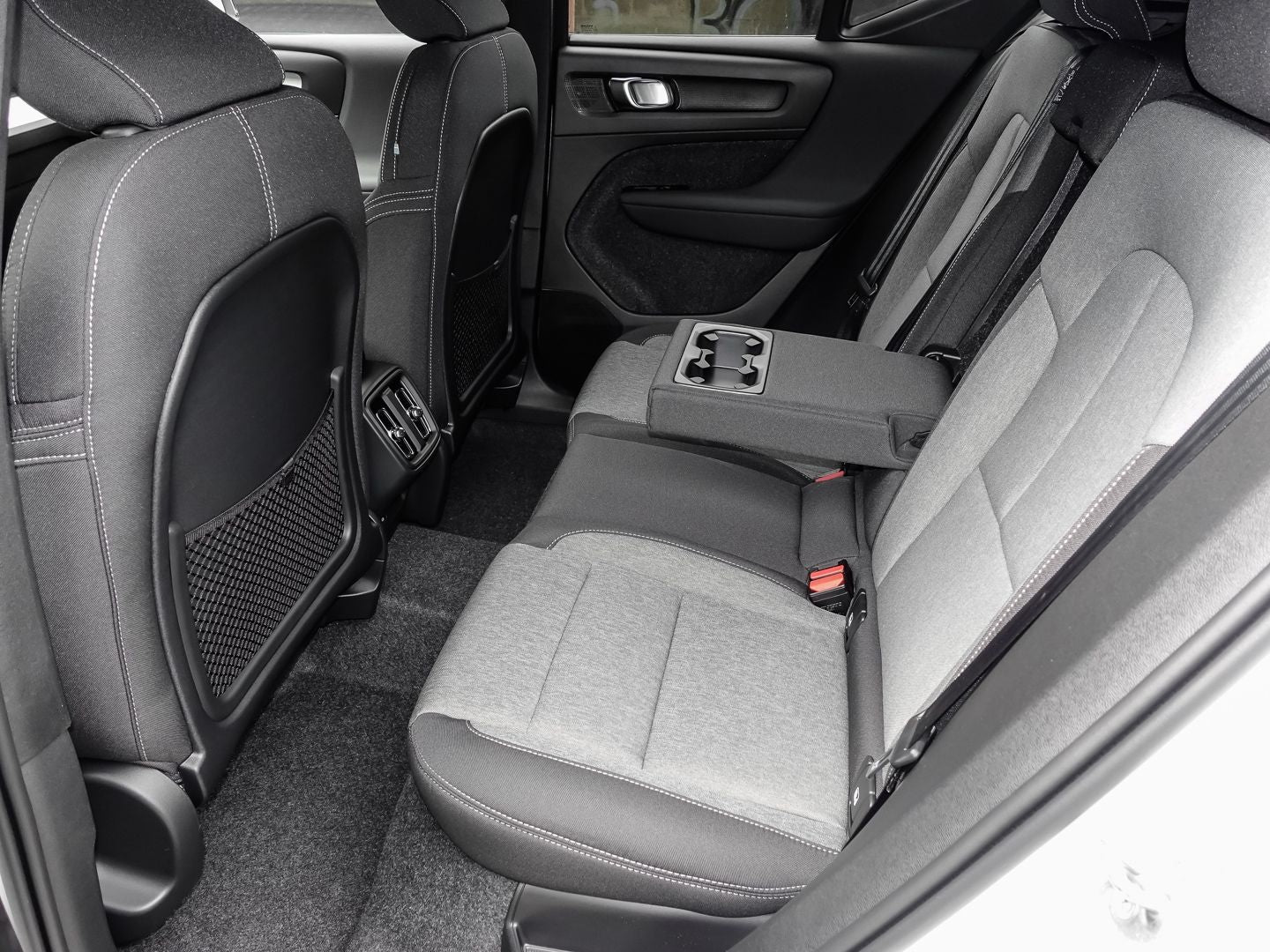 Volvo XC40 B3 Benzin Plus Dark - Samsaru's Car Outlet