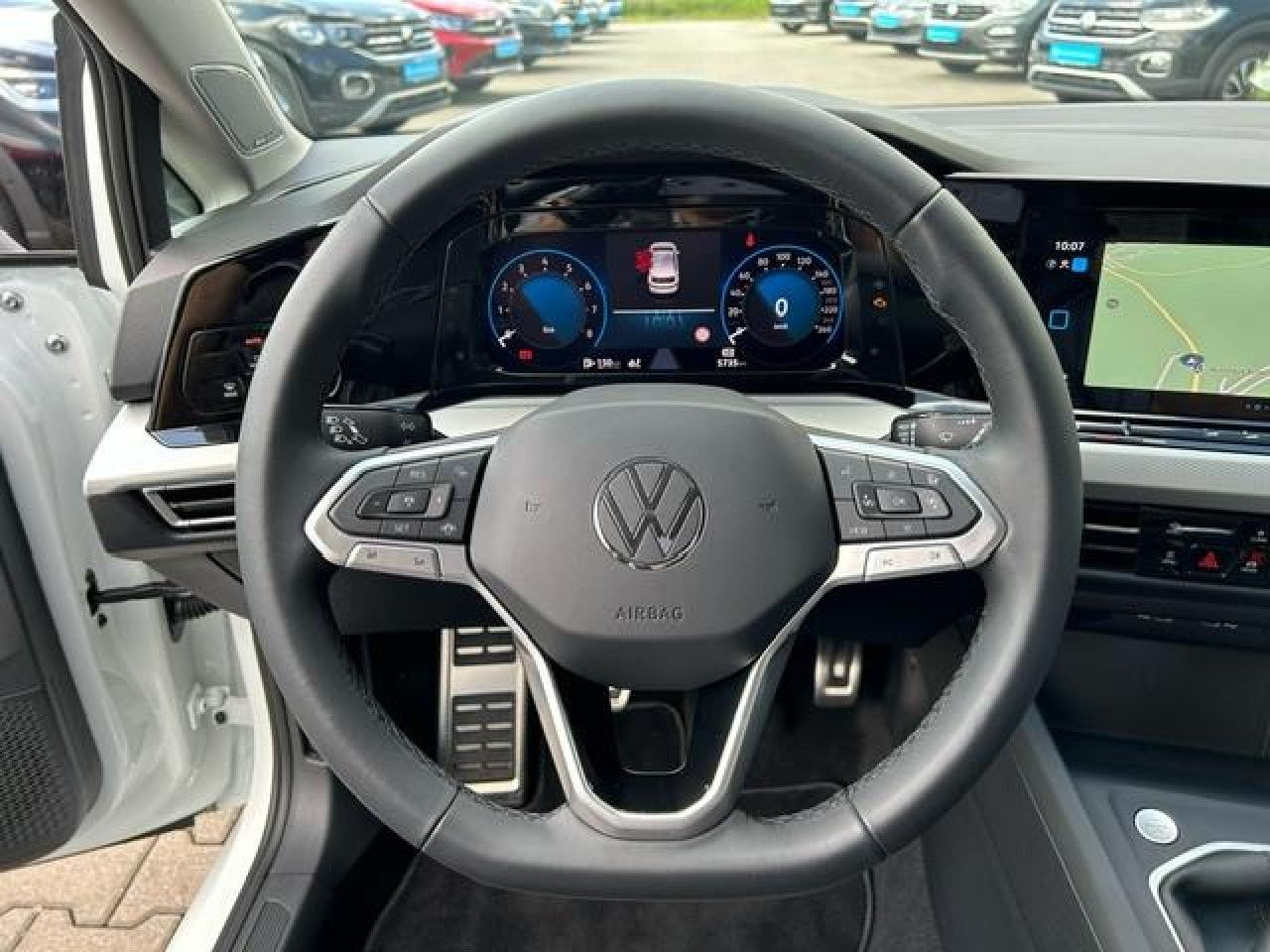 Volkswagen Golf VIII Move 1.5 l TSI - Samsaru's Car Outlet