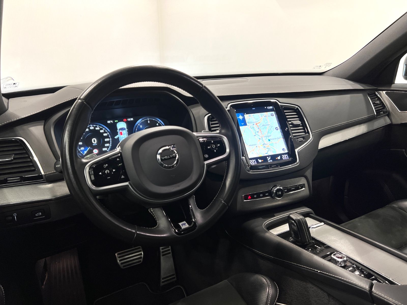 Volvo XC90 R Design AWD - Samsaru's Car Outlet