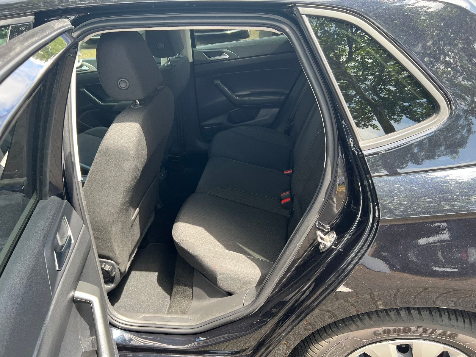 Volkswagen Polo VI Comfortline Aut. - Samsaru's Car Outlet