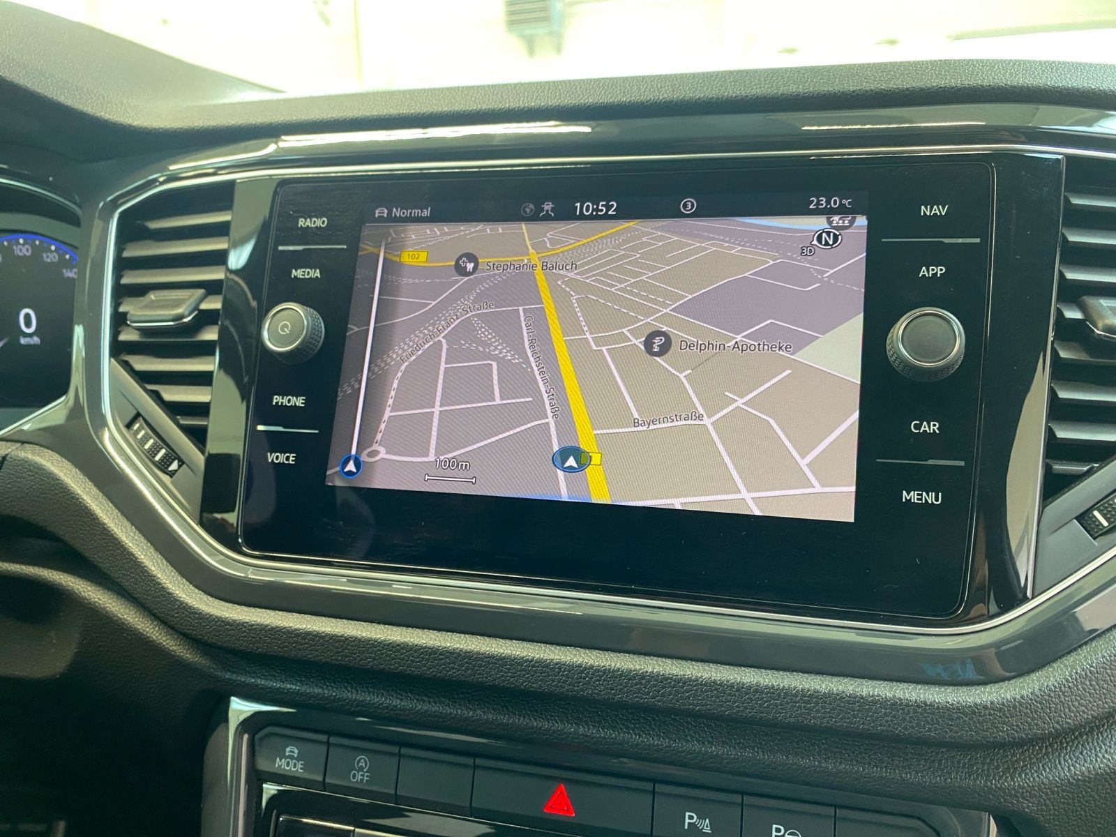 Volkswagen T-Roc Sport 1.5 TSI - Samsaru's Car Outlet