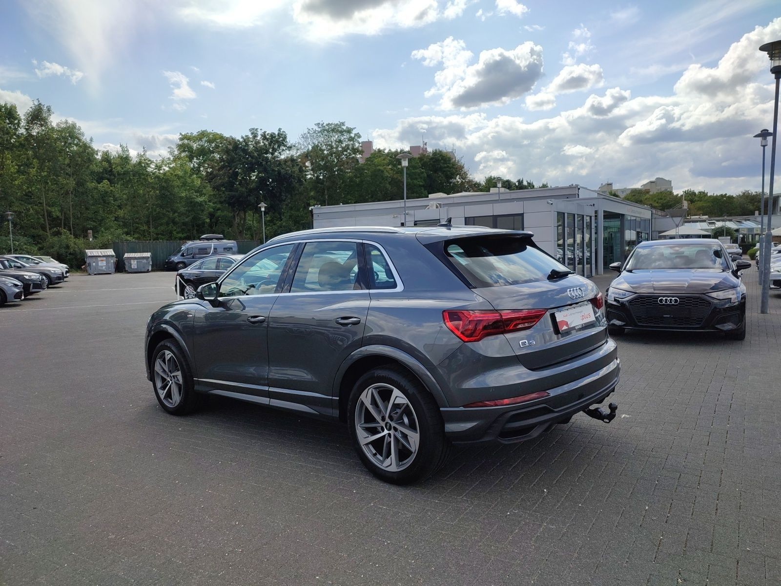 Audi Q3 45 2.0 TFSI quattro S-line - Samsaru's Car Outlet