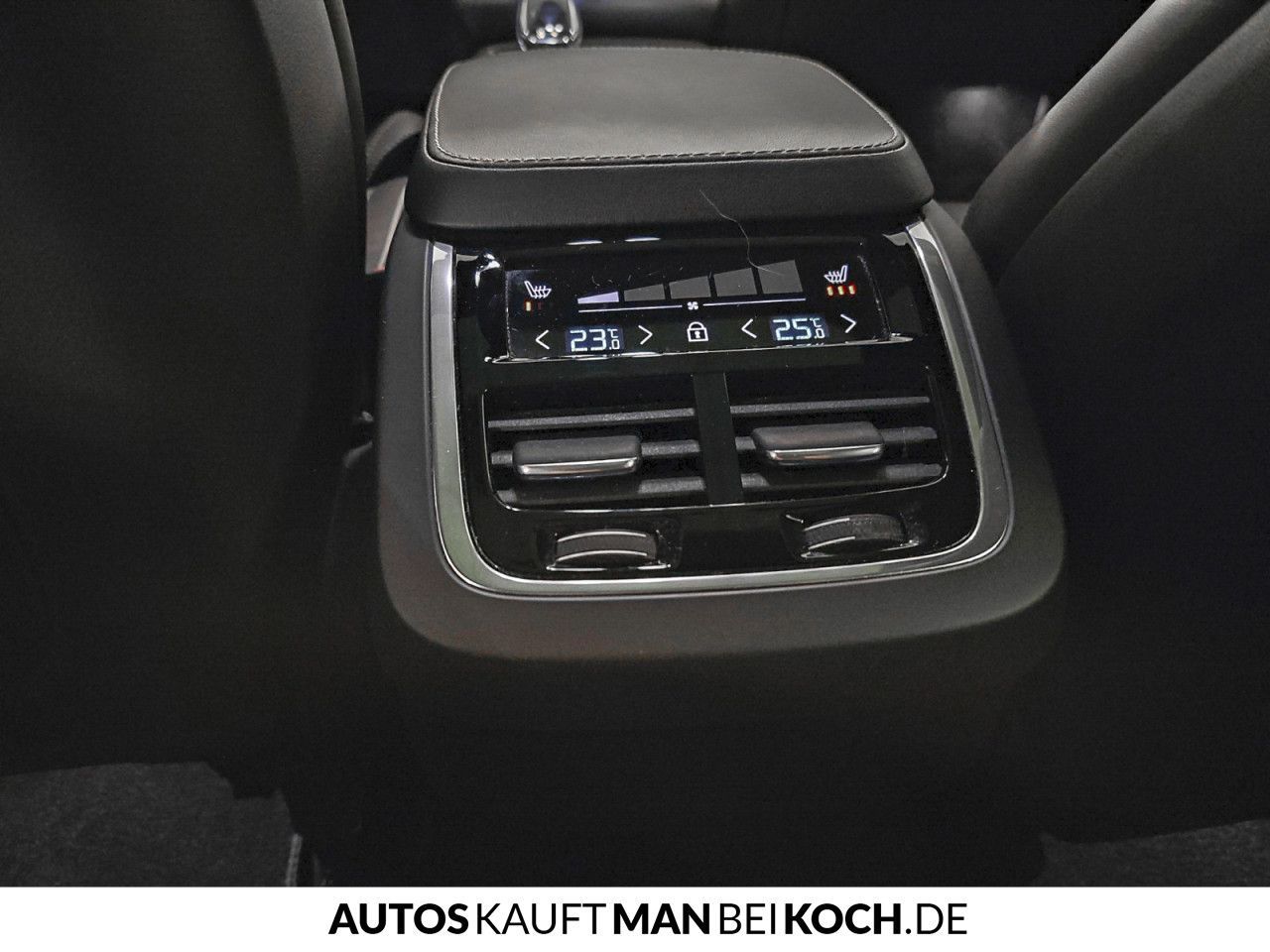 Volvo XC90 B5 AWD UltimateBright PANO AHK STHz 360 HUD