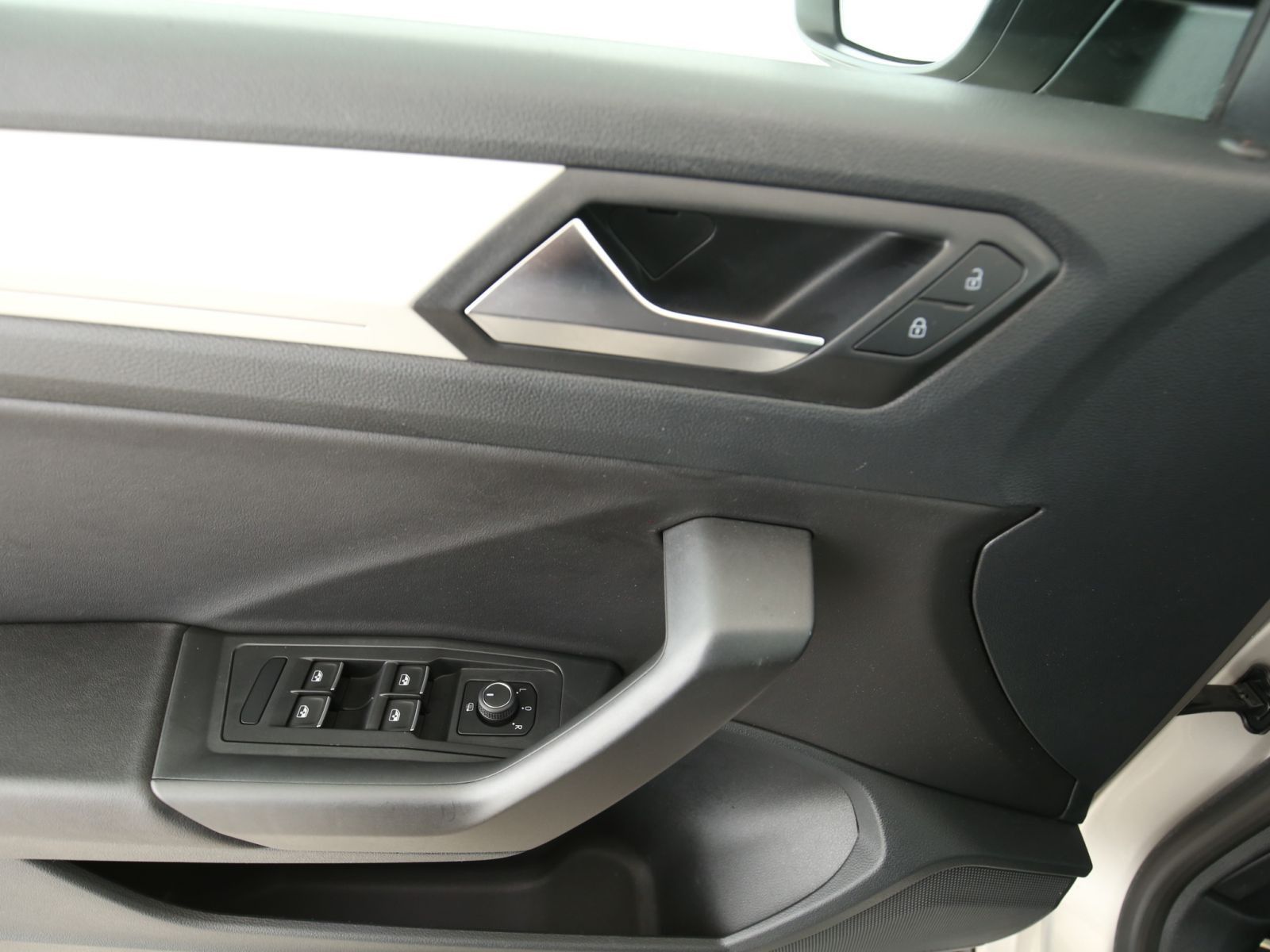 Volkswagen T-Roc R-Line 1.5 TSI - Samsaru's Car Outlet