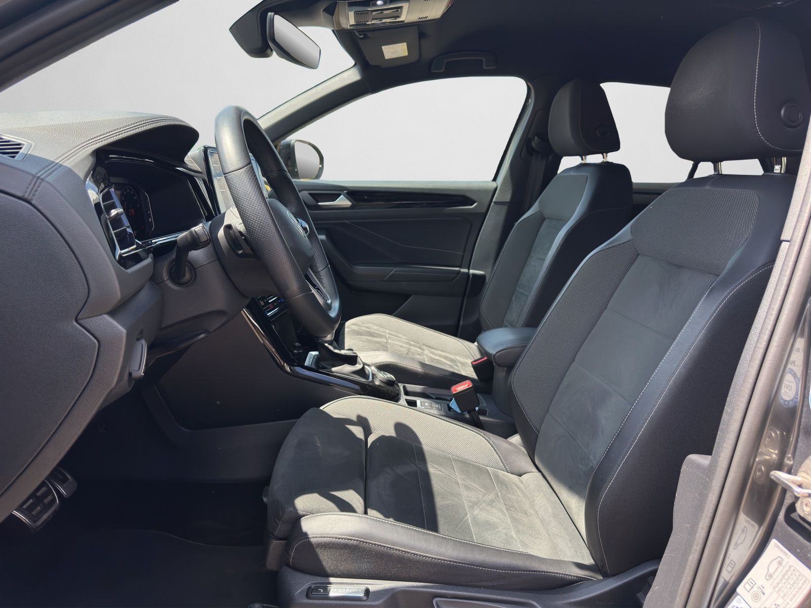 Volkswagen T-Roc R-Line 2.0 TSI DSG - Samsaru's Car Outlet