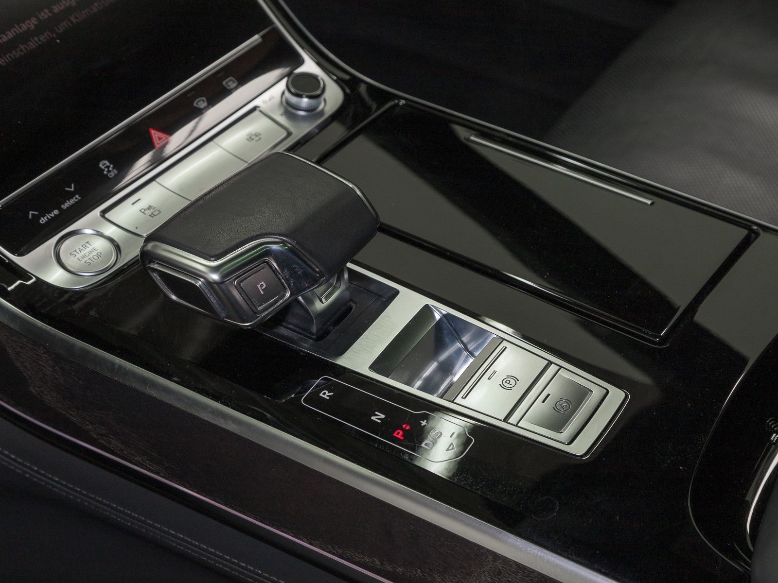 Audi A8 60 TFSIe Q LM20 - Samsaru's Car Outlet