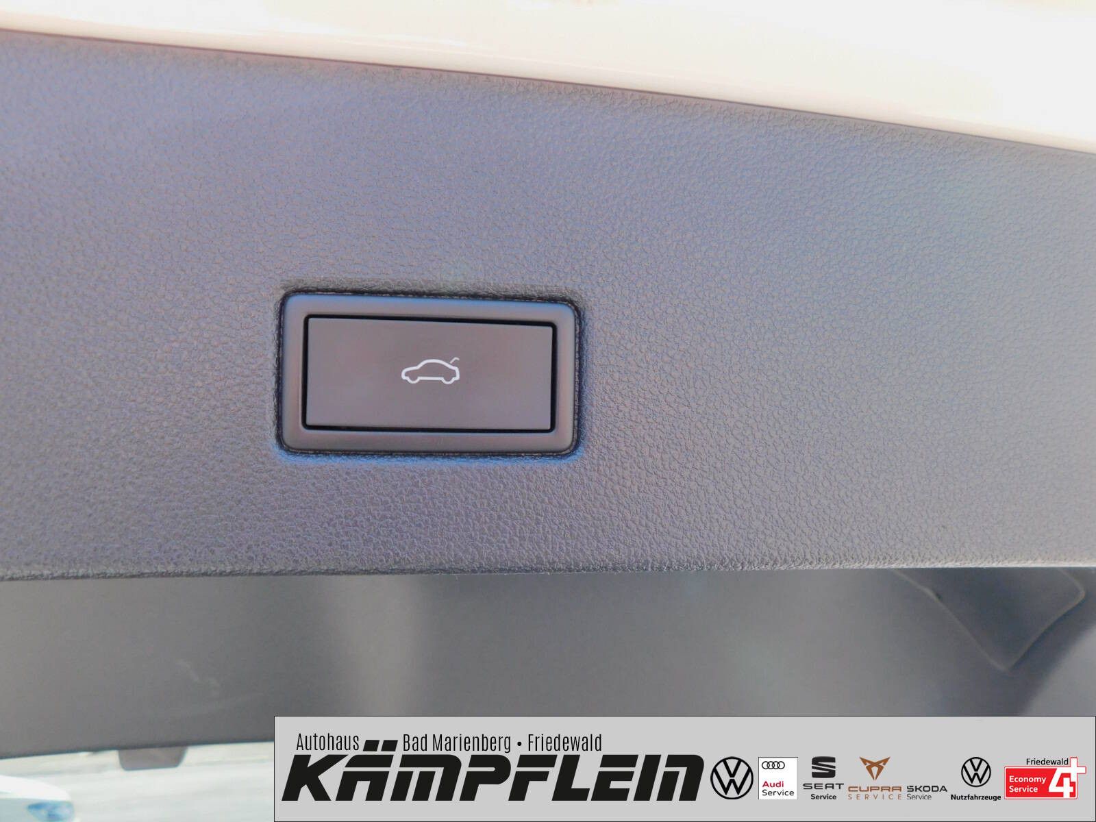 Volkswagen T-Roc R-Line 1.5TSI DSG - Samsaru's Car Outlet