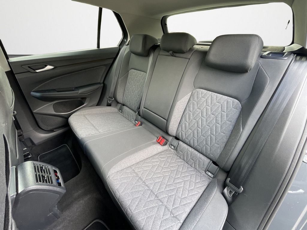 Volkswagen Golf VIII 1.5 eTSI MOVE - Samsaru's Car Outlet