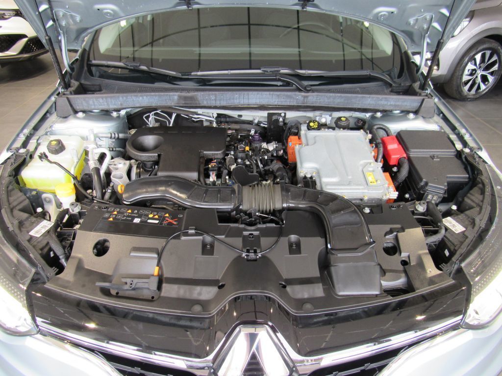 Renault Megane Grandtour ZEN E-TECH Plug-in - Samsaru's Car Outlet