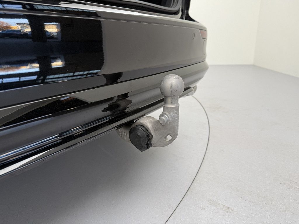 Volvo V60 T6 Plus Dark Recharge Plug-In Hybrid AWD LED