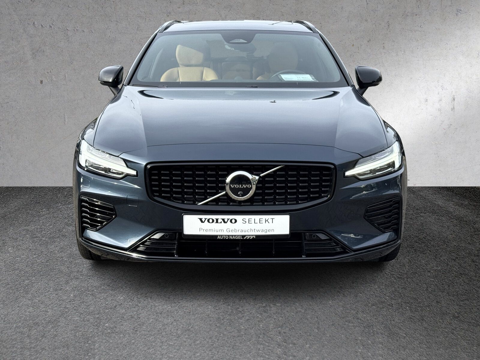 Volvo V60 T6 Ultra Dark B&W|MASSAGE|LEDER BRAUN|AHK|