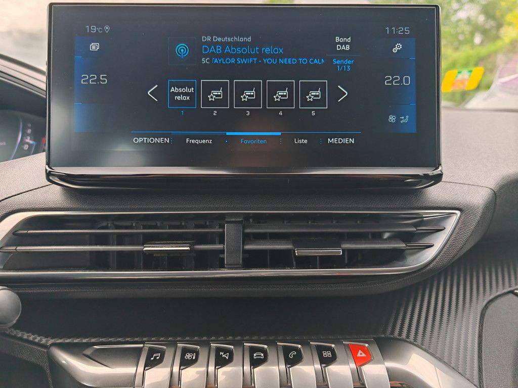 Peugeot 3008 PureTech 130 EAT8 - Samsaru's Car Outlet