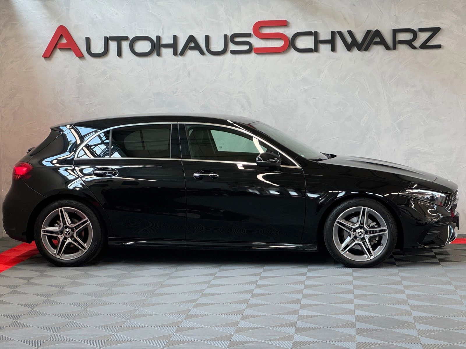 Mercedes-Benz A180 AMG Line - Samsaru's Car Outlet