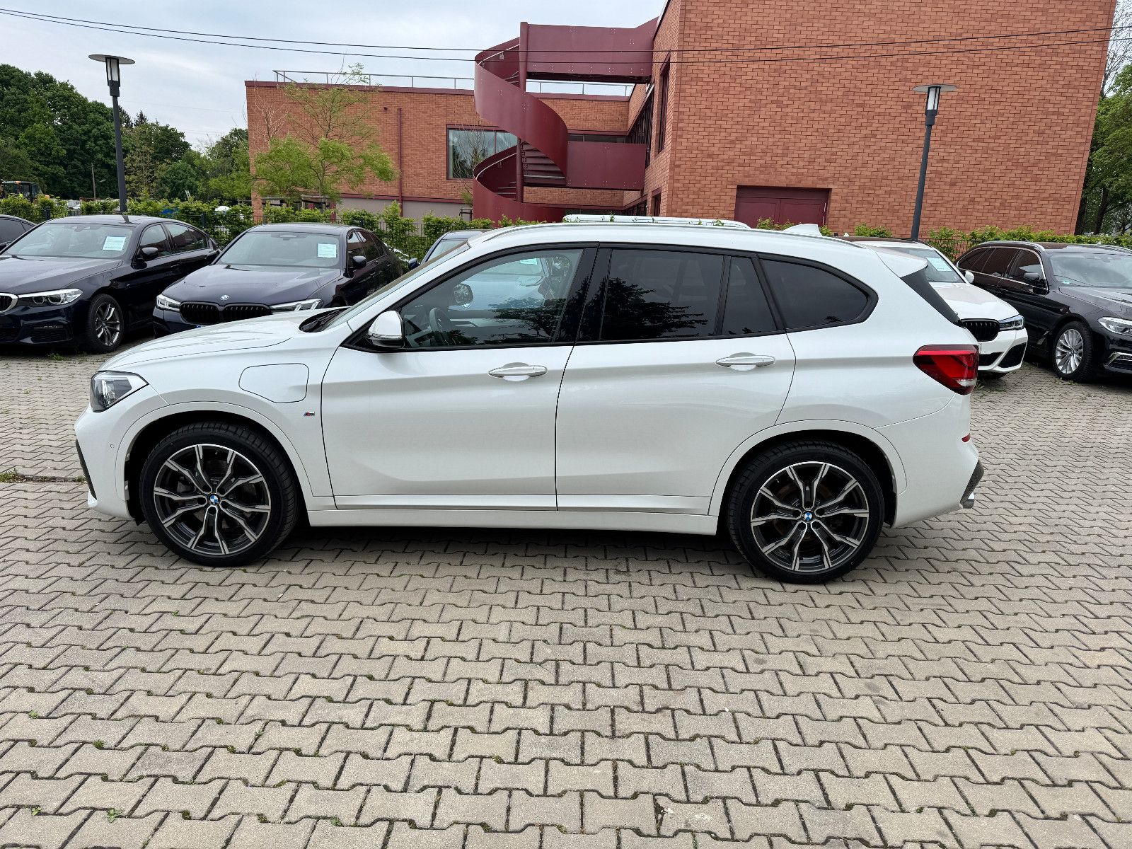 BMW X1 xDrive 25 e M Sport - Samsaru's Car Outlet