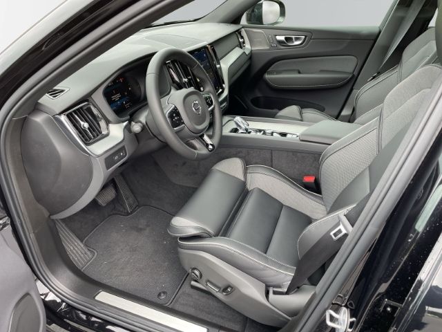 Volvo XC60 Plus Black Edition Recharge Plug-In Hybrid