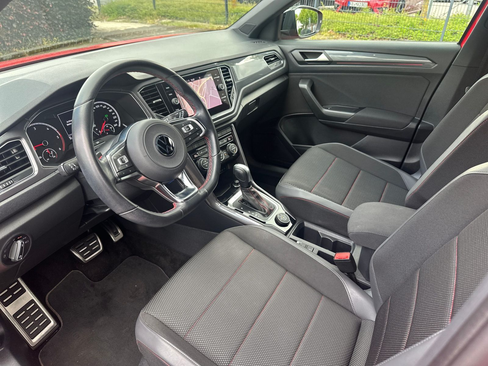 Volkswagen T-Roc 2.0 TDI Sport 4Motion - Samsaru's Car Outlet