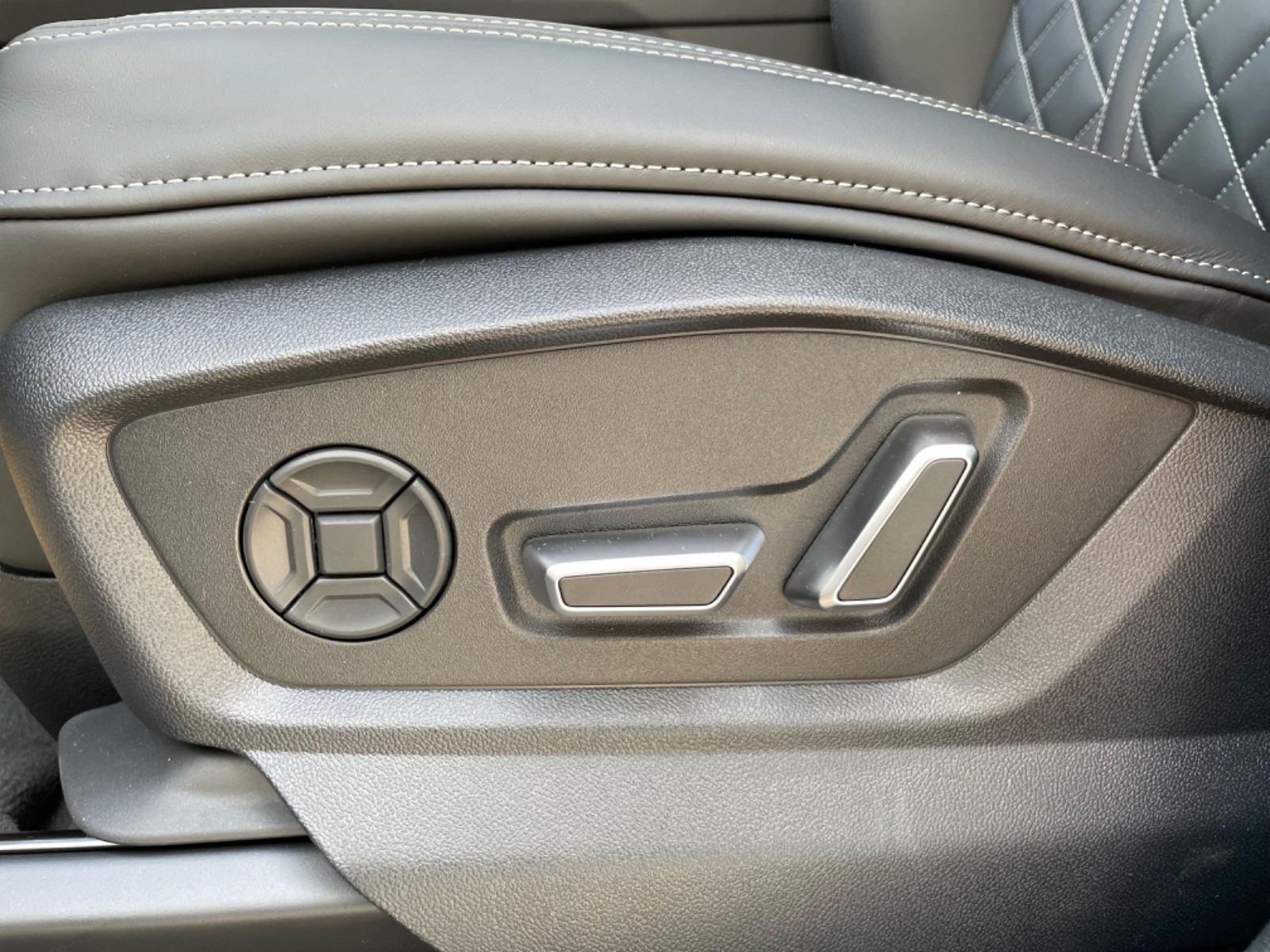 Audi Q8 50TDI S Line New - Samsaru's Car Outlet