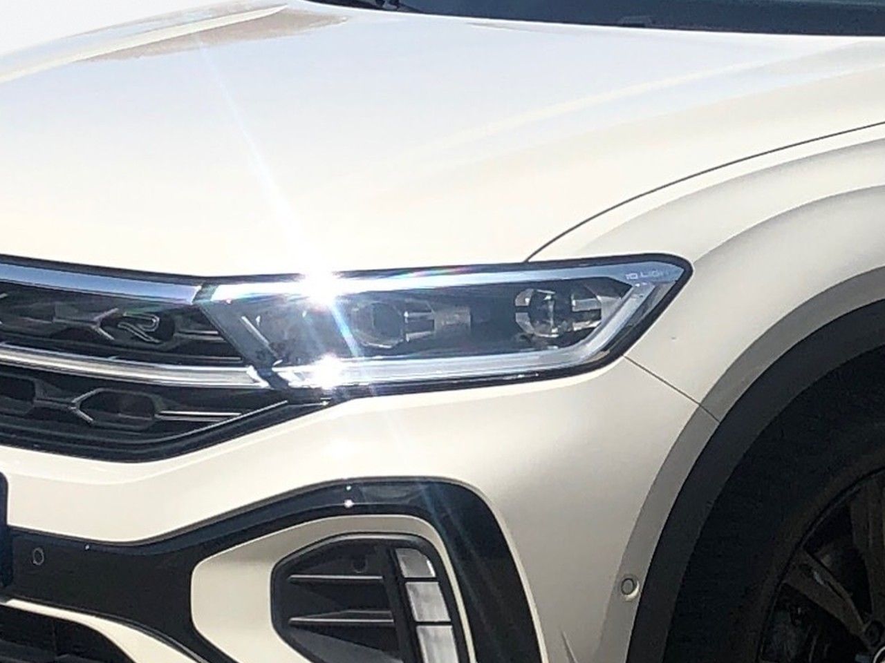 Volkswagen T-Roc 2.0 l TDI DSG R-Line+ - Samsaru's Car Outlet