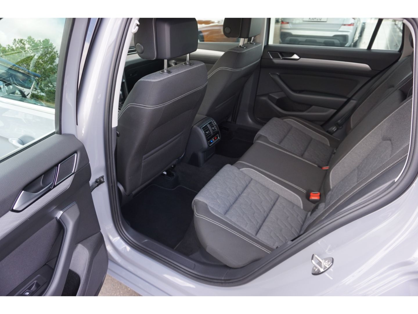 Volkswagen Passat 1.5TSI-DSG - Samsaru's Car Outlet