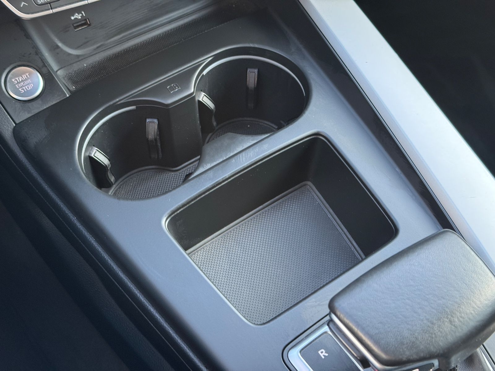 Audi A4 Av.40 TDI advanced S-Tr. - Samsaru's Car Outlet