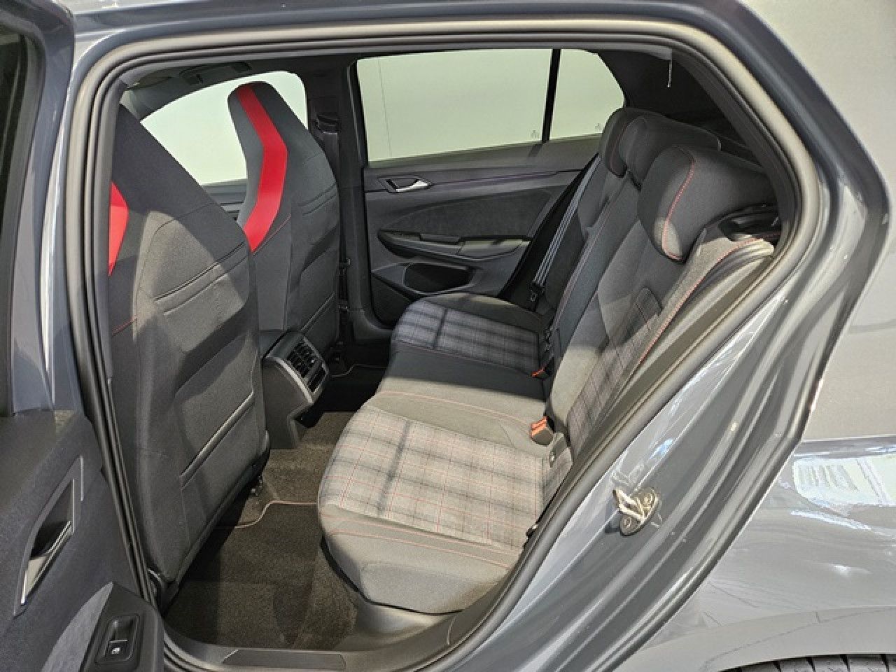Volkswagen Golf 2.0 TSI GTI DSG BlackStyle - Samsaru's Car Outlet