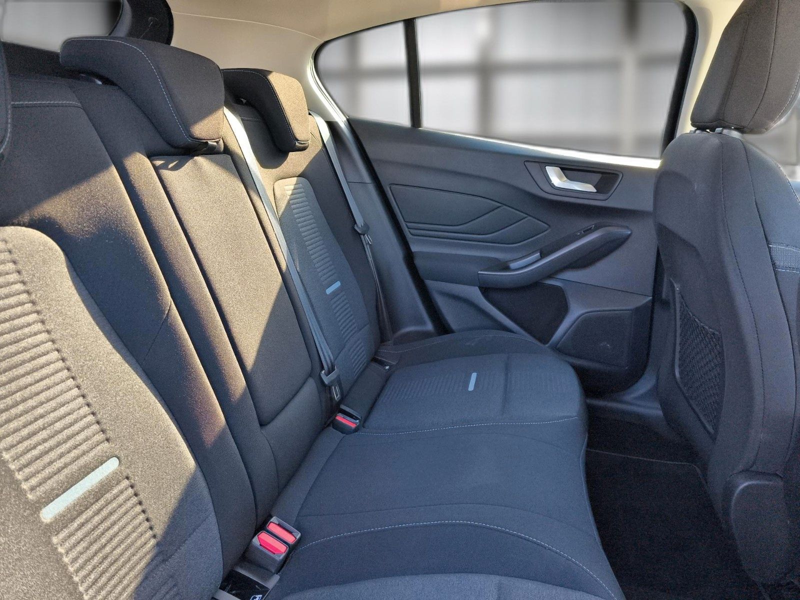Ford Focus Lim. Active X NAVI LED ACC TOP ZUSTAND