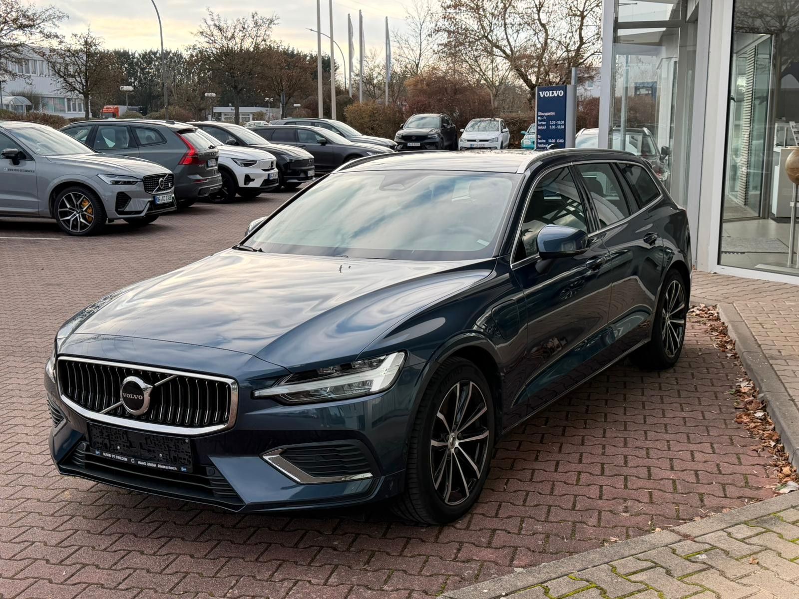 Volvo V60 T6 AWD Recharge Core Auto