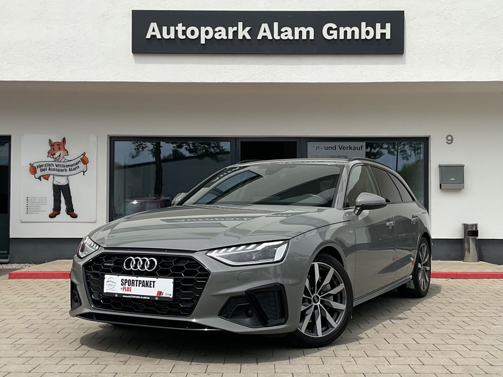 Audi A4 Av.40 TFSI quattro S line - Samsaru's Car Outlet